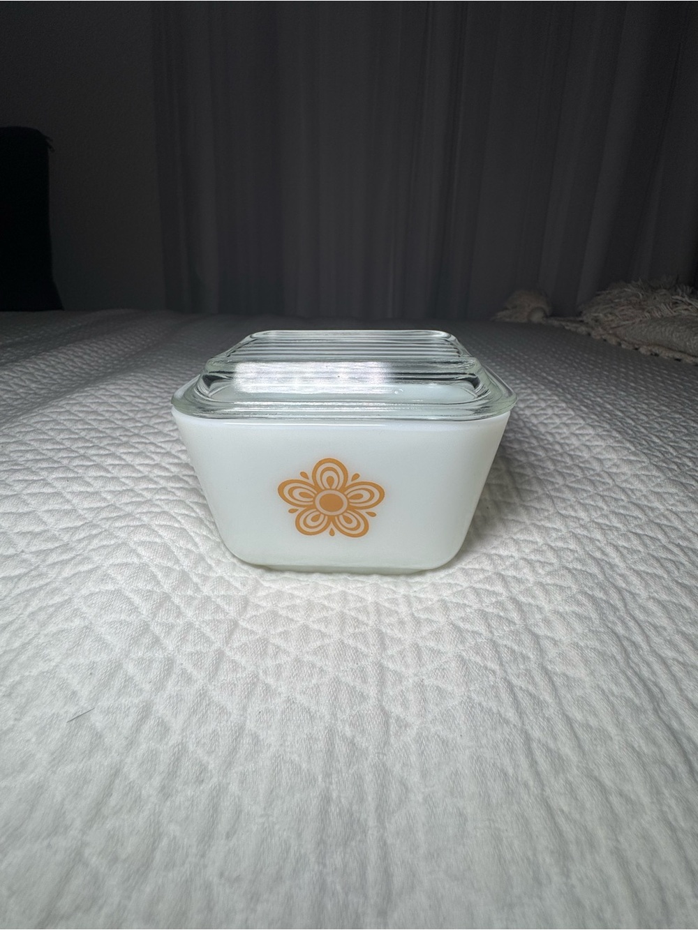 Vintage Pyrex Butterfly Gold 501-B 1.5 Cup Refrigerator Dish w/ 501-C Lid